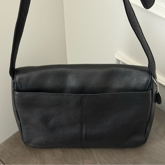 STONE MOUNTAIN Black Leather Shoulder Bag - Picture 3 of 14